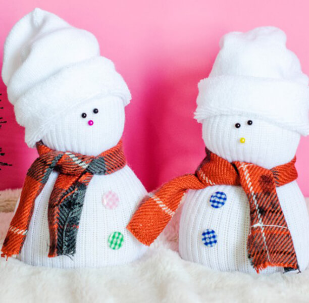 Делаем снеговика своими руками к новому году : различные способы с фото Делаем снеговика своими руками к новому году : различные способы с фото podelka snegovik svoimi rukami 76