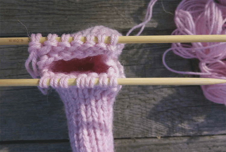 Пинетки для новорожденных малышей спицами: что можно связать для первой обуви малышам Пинетки для новорожденных малышей спицами: что можно связать для первой обуви малышам pinetki spicami s opisaniem i skhemami 36