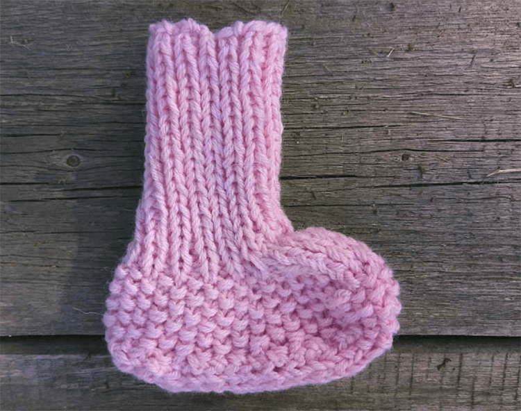 Пинетки для новорожденных малышей спицами: что можно связать для первой обуви малышам Пинетки для новорожденных малышей спицами: что можно связать для первой обуви малышам pinetki spicami s opisaniem i skhemami 37