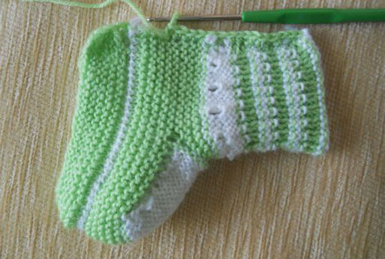 Пинетки для новорожденных малышей спицами: что можно связать для первой обуви малышам Пинетки для новорожденных малышей спицами: что можно связать для первой обуви малышам pinetki spicami s opisaniem i skhemami 58