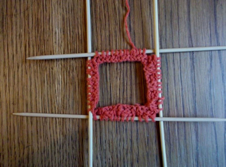 Как связать красивые носки спицами: варианты вязания на 2х и 5ти спицах Как связать красивые носки спицами: варианты вязания на 2х и 5ти спицах kak svyazat noski 27