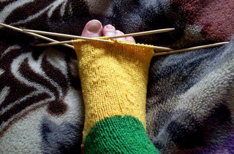 Как связать красивые носки спицами: варианты вязания на 2х и 5ти спицах Как связать красивые носки спицами: варианты вязания на 2х и 5ти спицах kak svyazat noski 40
