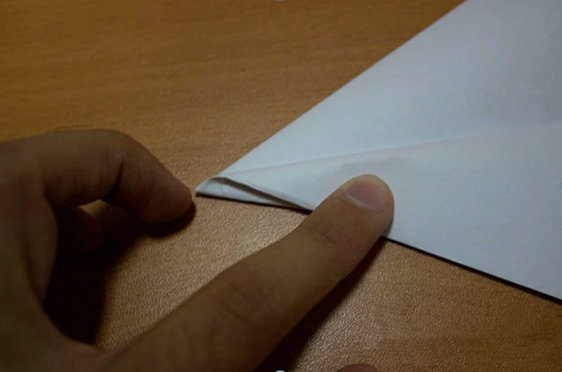 Как сделать самолет из бумаги, который далеко летает… Простое изготовление самолетика