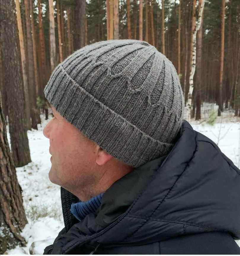Мужская шапка спицами (110 фото): схемы с описанием и пошаговыми инструкциями