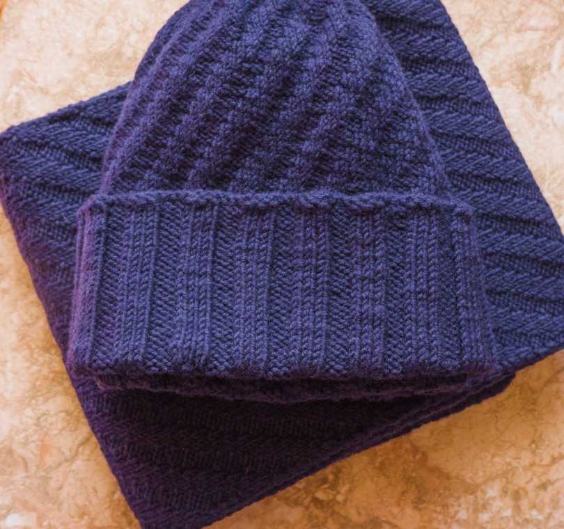 Мужская шапка спицами (110 фото): схемы с описанием и пошаговыми инструкциями