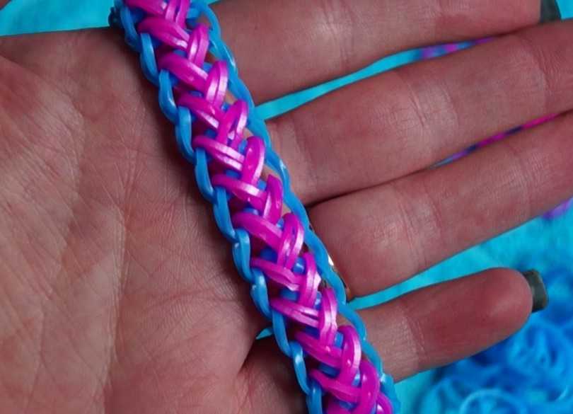 Как плести из резинок фигурки на рогатке видео-урок для начинающих