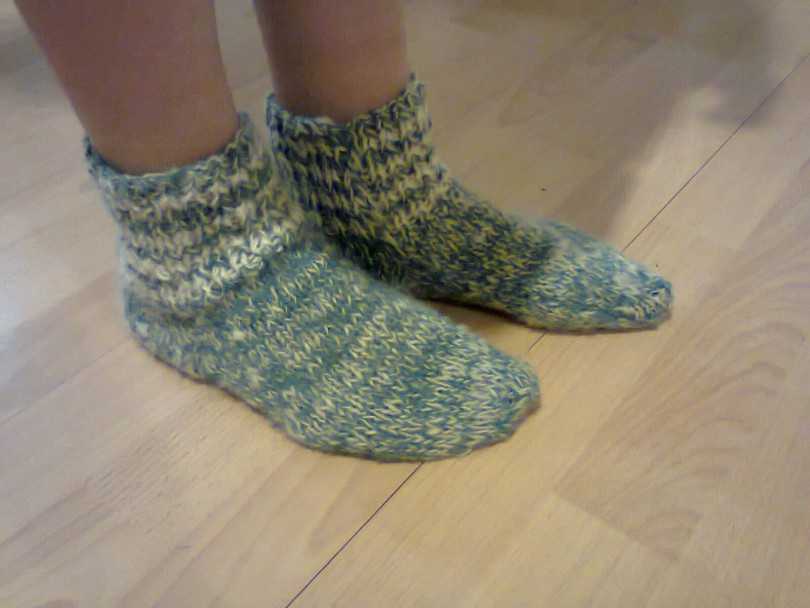 Носочки на двух спицах с описанием