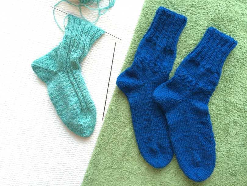 Носочки на двух спицах с описанием