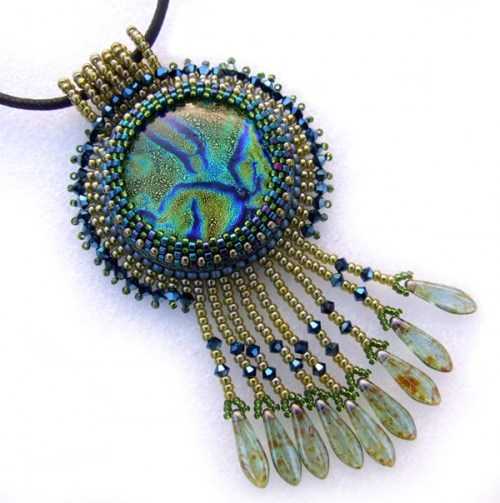 Учимся делать бисероплетение своими руками поэтапно: легкий мастер-класс для начинающих