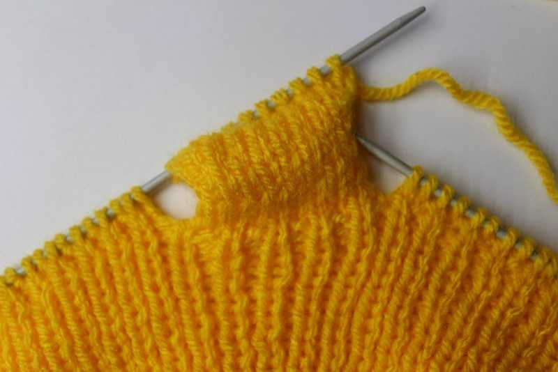 Пинетки спицами для новорожденных : схемы и описание для начинающих с фото