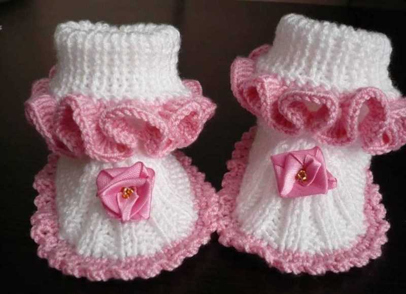 Пинетки спицами для новорожденных : схемы и описание для начинающих с фото
