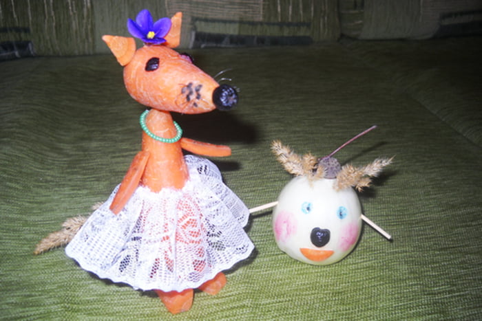 Лиса из моркови и колобок из лука