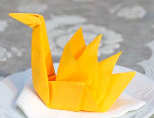 Лебедь из салфетки