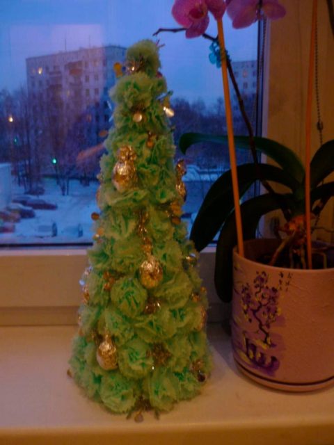 Новогодняя елочка из салфеток