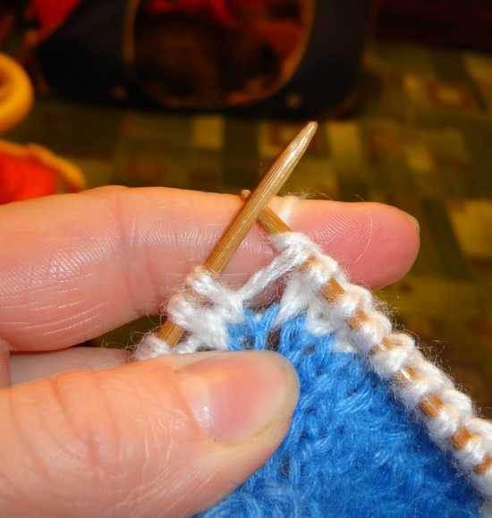 Манишка спицами