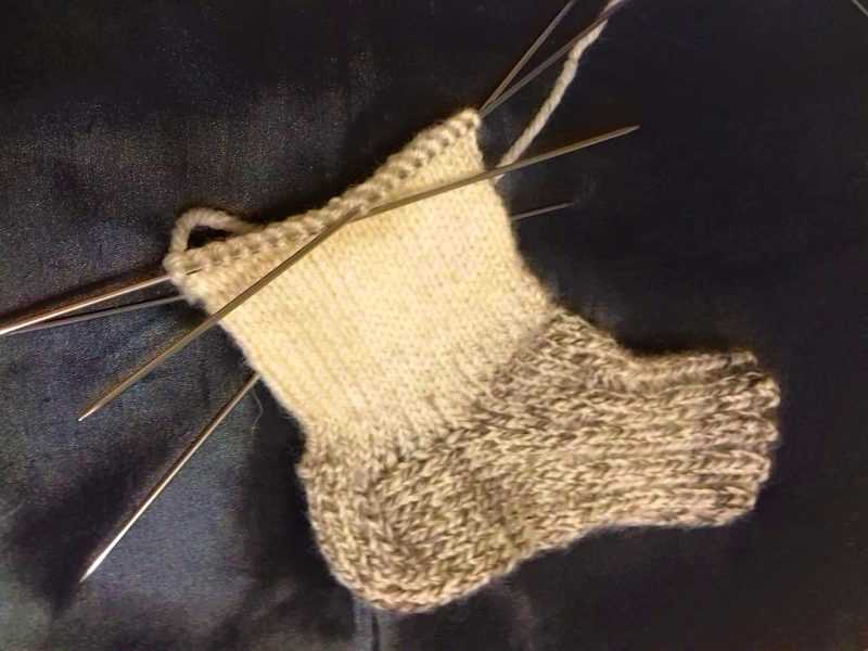 Как вязать носки спицами: схемы для начинающих пошагово