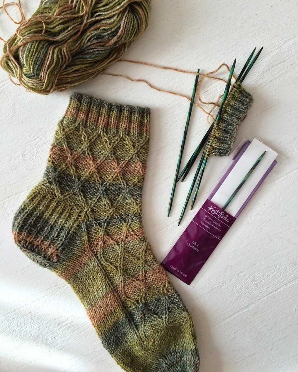 Как вязать носки спицами: схемы для начинающих пошагово