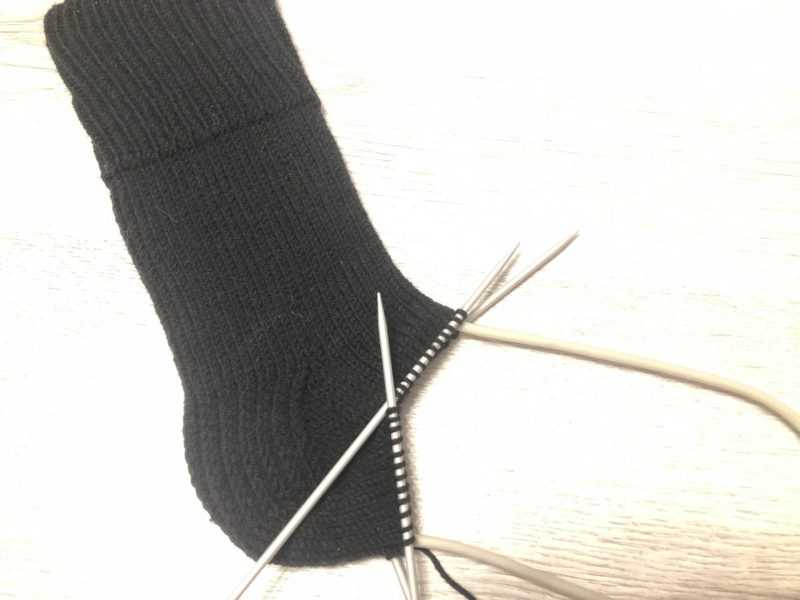 Как вязать носки спицами: схемы для начинающих пошагово