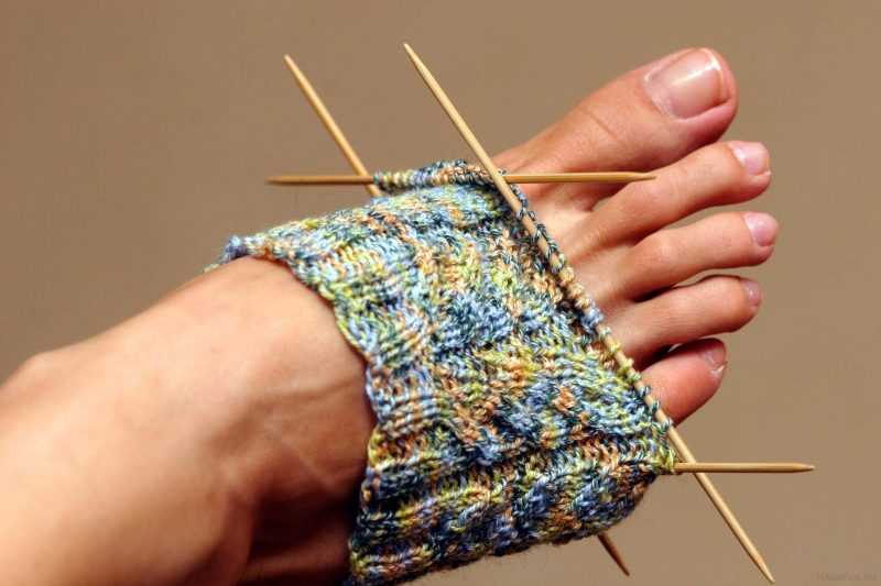 Как вязать носки спицами: схемы для начинающих пошагово