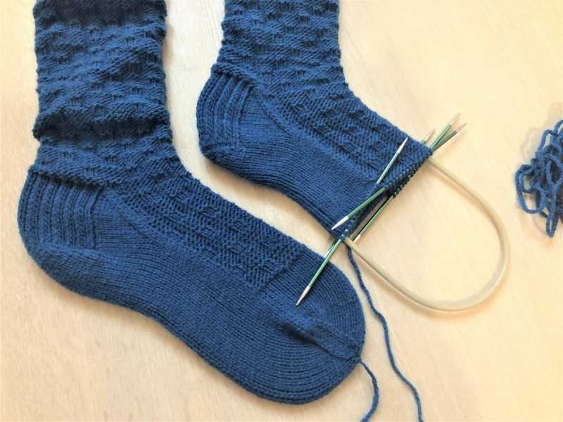 Как вязать носки спицами: схемы для начинающих пошагово