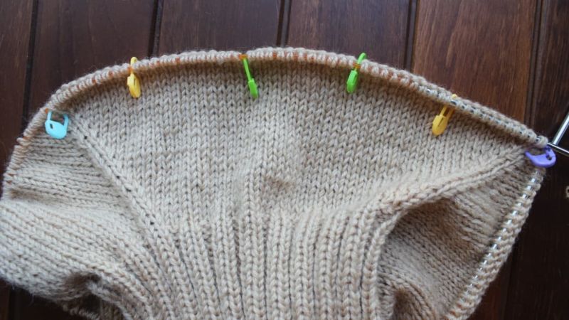 Манишка спицами