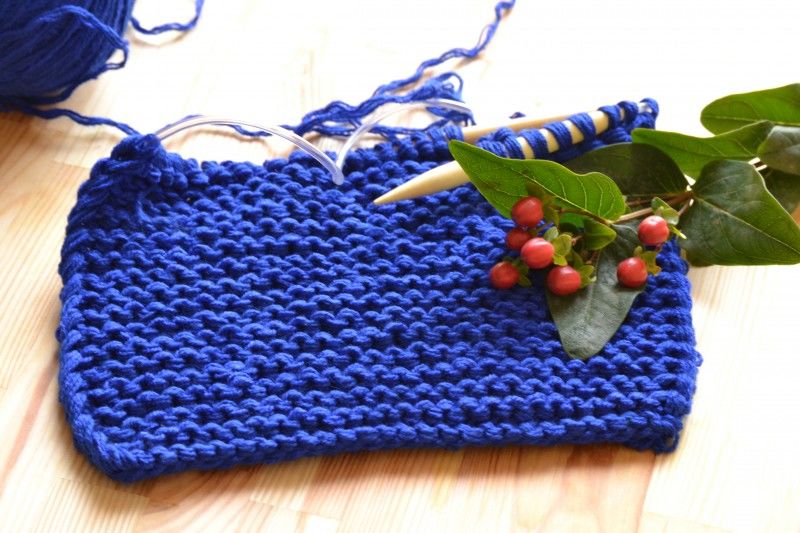 Как вязать платочную вязку по схемам круговыми и обычными спицами для начинающих