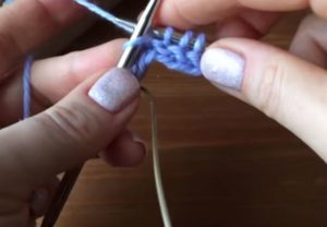 Как вязать платочную вязку по схемам круговыми и обычными спицами для начинающих