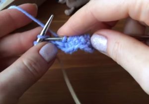 Как вязать платочную вязку по схемам круговыми и обычными спицами для начинающих