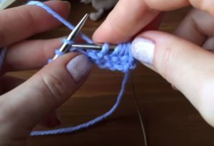 Как вязать платочную вязку по схемам круговыми и обычными спицами для начинающих