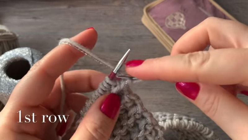 Как вязать платочную вязку по схемам круговыми и обычными спицами для начинающих