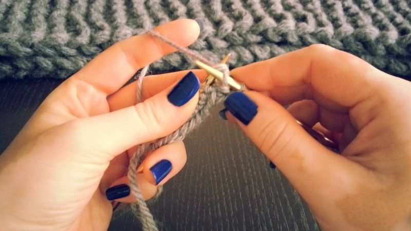 Как вязать платочную вязку по схемам круговыми и обычными спицами для начинающих