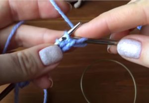 Как вязать платочную вязку по схемам круговыми и обычными спицами для начинающих