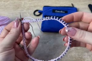 Как вязать платочную вязку по схемам круговыми и обычными спицами для начинающих