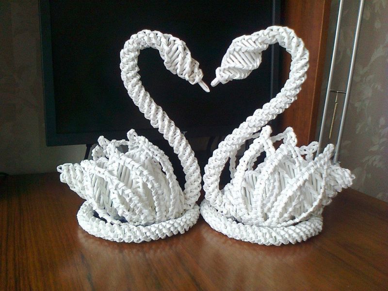 Плетение из газетных трубочек для начинающих: пошаговое описание создания простых и красивых поделок