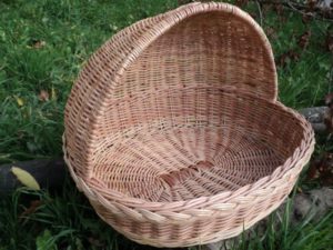 Плетение из газетных трубочек для начинающих: пошаговое описание создания простых и красивых поделок