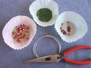 Новогодние елочки из бисера своими руками