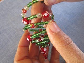 Новогодние елочки из бисера своими руками