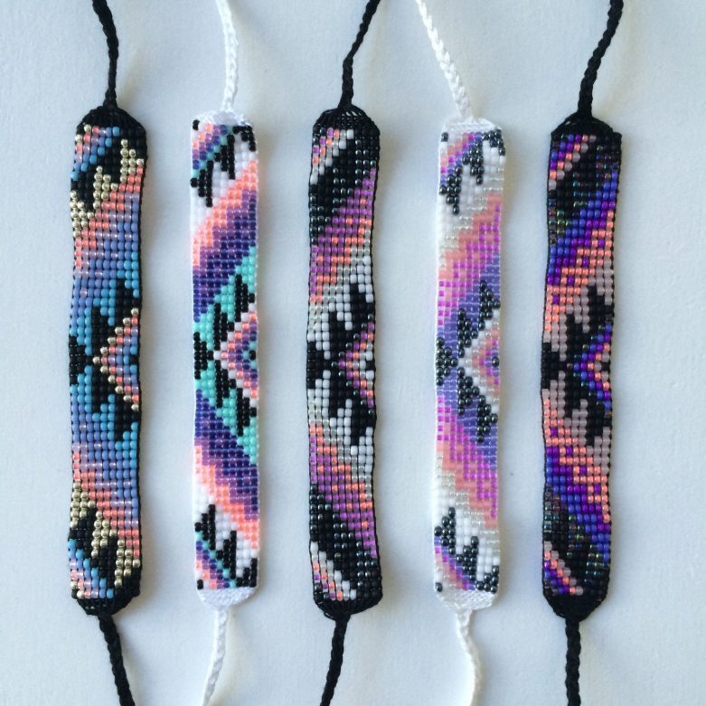 Браслеты из бисера - обзоры лучших вариантов самодельных браслетов из бисера