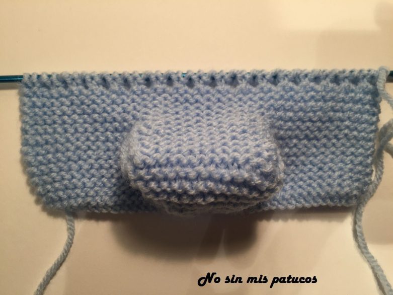 Как вязать платочную вязку по схемам круговыми и обычными спицами для начинающих