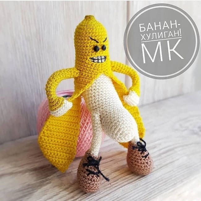 Вязаный банан-хулиган крючком