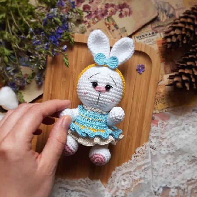 Зайка малышка амигуруми