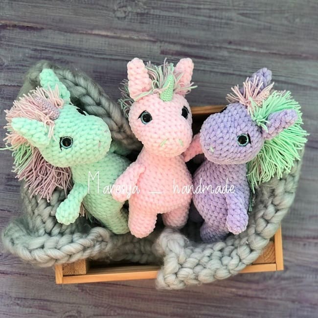 Плюшевый единорог крючком