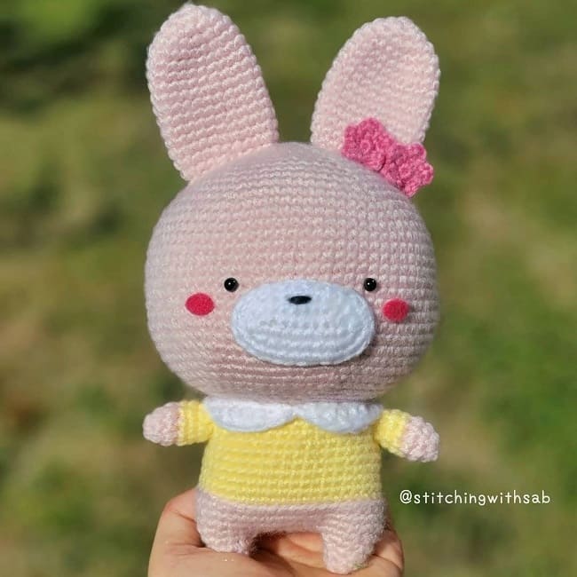 Вязаный зайчик амигуруми
