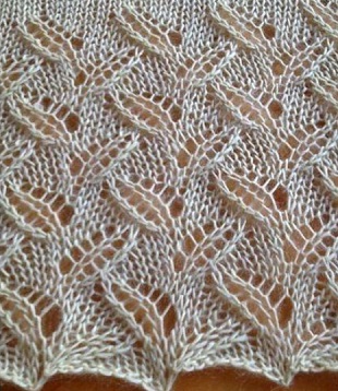 Образец вязания узора Ажурные листики спицами