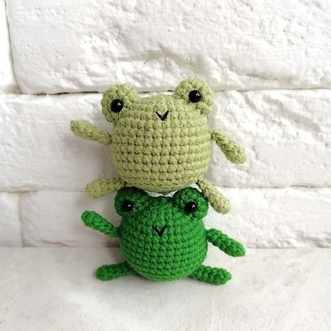 Лягушка-малышка амигуруми