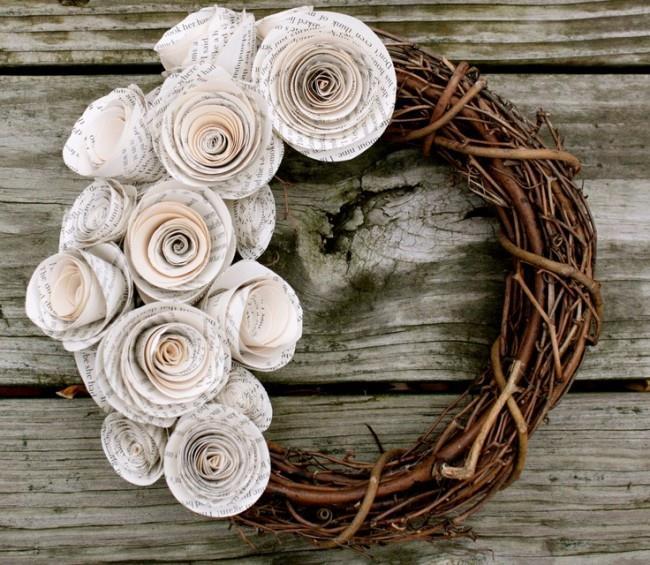 Венок в стиле рустик, украшенный бумажными цветами Венок в стиле рустик, украшенный бумажными цветами