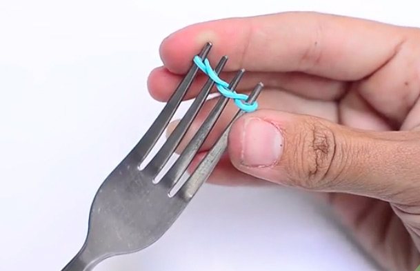 Браслеты из резинок на рогатке: особенности технологии плетения ангела и сердечка крючком, мастер-классы