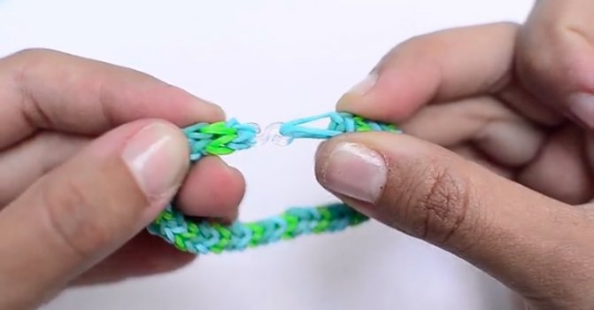 Браслеты из резинок на рогатке: особенности технологии плетения ангела и сердечка крючком, мастер-классы