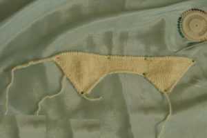 Шапка с ушками кошки спицами: 7 моделей со схемами, описанием и видео МК