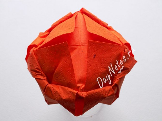 Делаем красивые цветы из бумажных салфеток